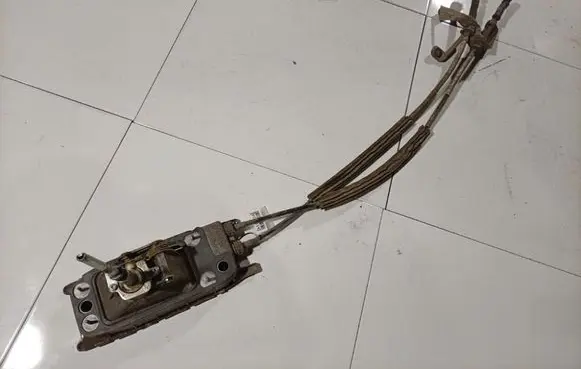 Volkswagen Jetta V Gear shifter/selector 1K0711061A