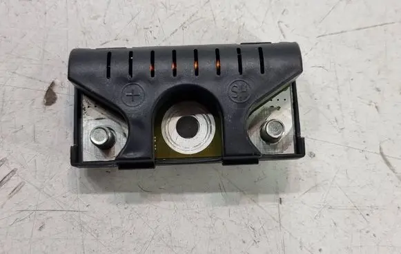 Audi A4 S4 B8 8K Aerial antenna filter 8T8035570