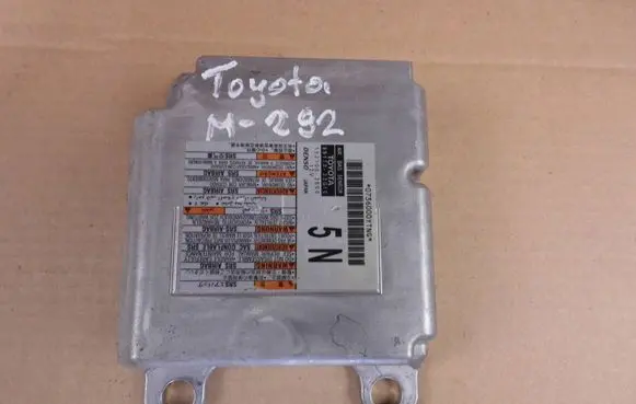 Toyota Camry VIII XV70 Airbag control unit/module 8917033G10