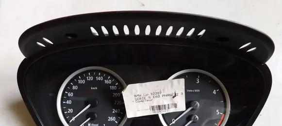 Speedometer (instrument cluster)
