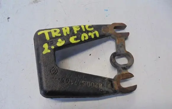 Opel Vivaro Engine mount bracket