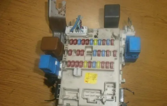 Nissan Almera Tino Fuse box set