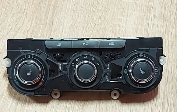 Skoda Octavia Mk2 (1Z) Climate control unit 3T0820047AD