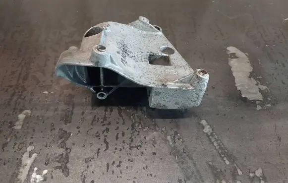 BMW 5 E39 Engine mounting bracket 1432237