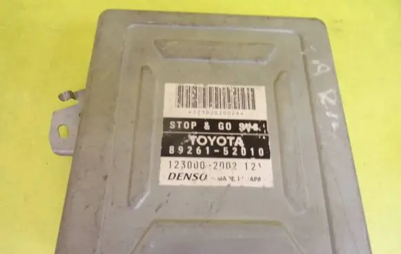 Toyota Yaris Engine control unit/module 89261-52010 123000-2002