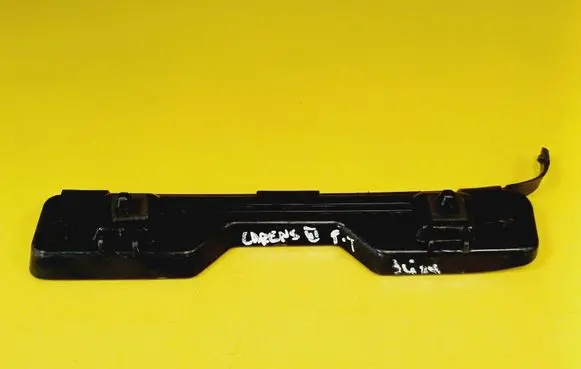 Rear bumper mounting bracket
