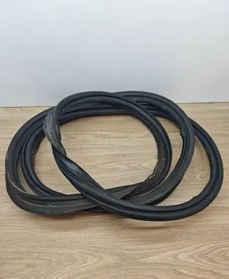 Volvo XC60 Front door rubber seal S1xma