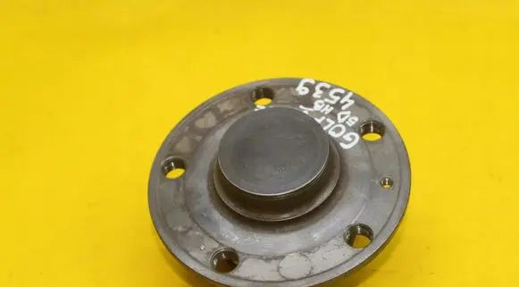 Volkswagen Golf VI Rear wheel hub