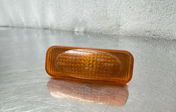 Opel Omega B2 Front fender indicator light 90457814