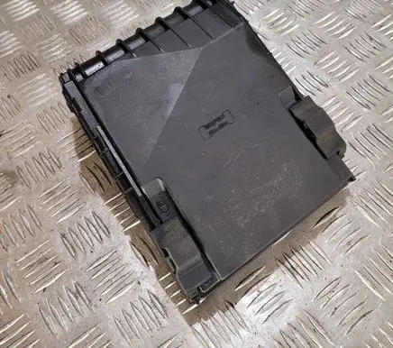 Volkswagen PASSAT B6 Fuse box cover 1K0937132F