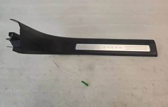 Front sill trim cover