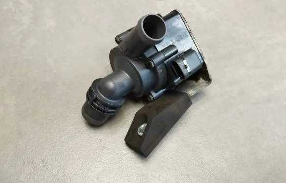 BMW X5 F15 Electric auxiliary coolant/water pump 9230232