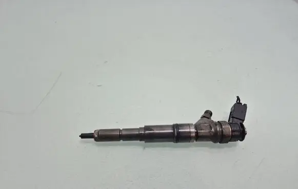BMW 5 E60 E61 Fuel injector 7793836