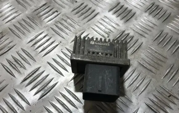 Renault Megane III Glow plug pre-heat relay 9640469680A 7-12