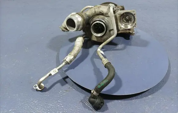 BMW M3 F80 Turbo system vacuum part 8631902
