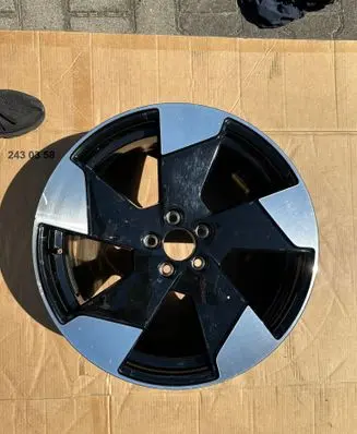 Volvo EX30 R18 alloy rim 80000286 AP2145