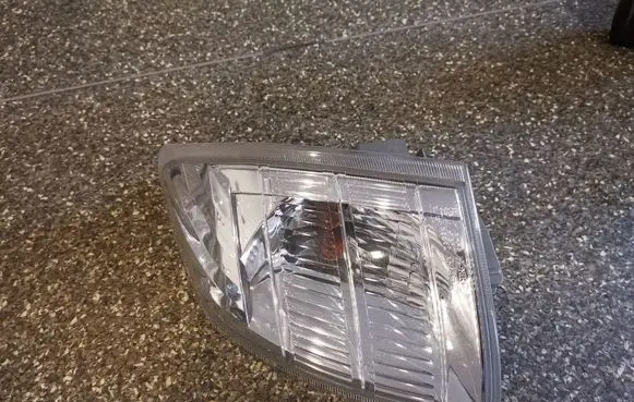 Nissan X-Trail T30 Front indicator light