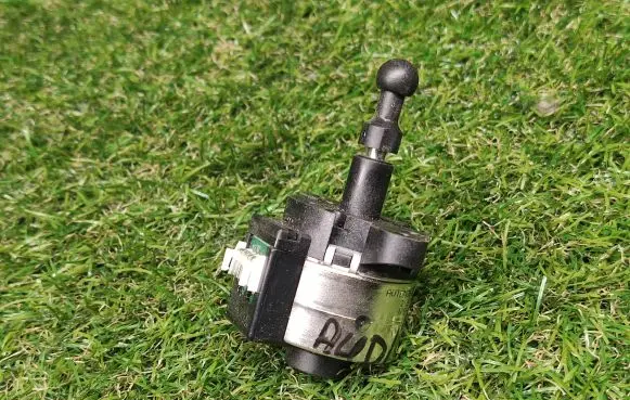 Audi A4 S4 B8 8K Headlight level adjustment motor 1307220041 PL35024XGD6