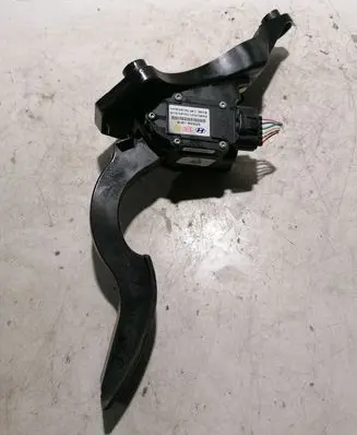 Hyundai Santa Fe Accelerator throttle pedal 327262B100