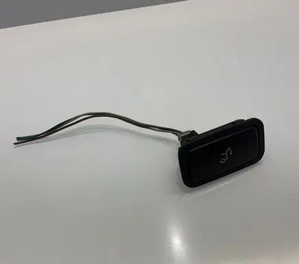 Mercedes-Benz E W211 Tailgate/boot open switch button 2118219551 31020302 A2118219551