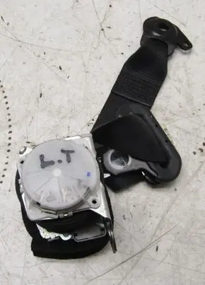 Toyota Yaris Rear seatbelt 1111