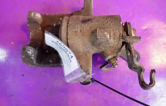 Volkswagen Golf V Rear brake caliper