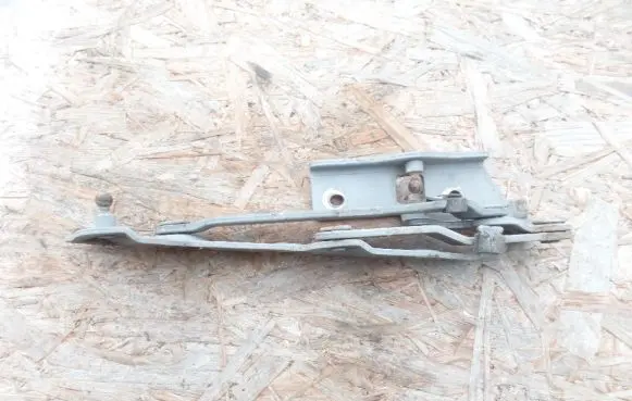 Nissan Primera Tailgate/trunk/boot hinge
