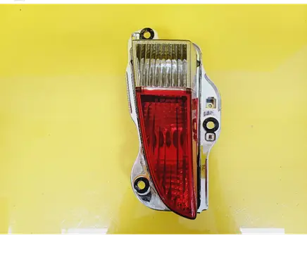 Tailgate rear/tail lights