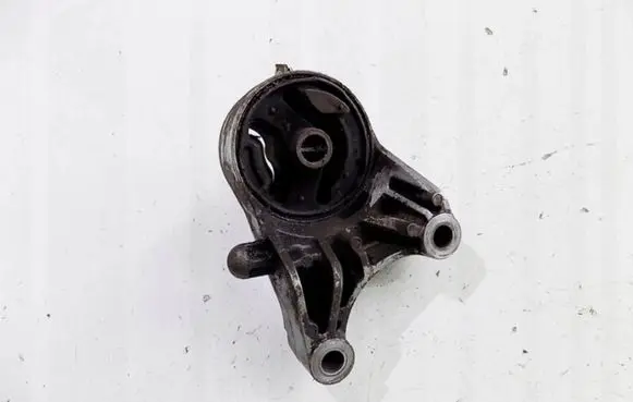 Opel Zafira B Engine mount bracket