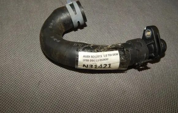 Audi Q5 SQ5 Engine coolant pipe/hose 059121049A