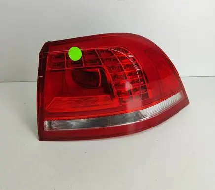 Volkswagen Touareg II Rear/tail lights 7P6945208