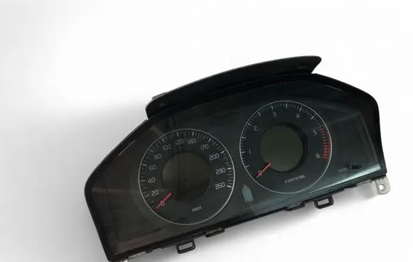Volvo V70 Speedometer (instrument cluster) 31270899AA