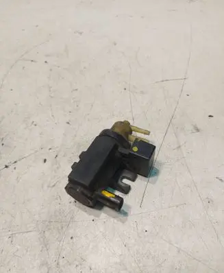 Mercedes-Benz B W245 Turbo solenoid valve A0061536628 70078202 06T912