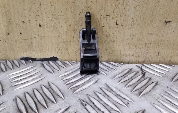 Windshield washer spray nozzle