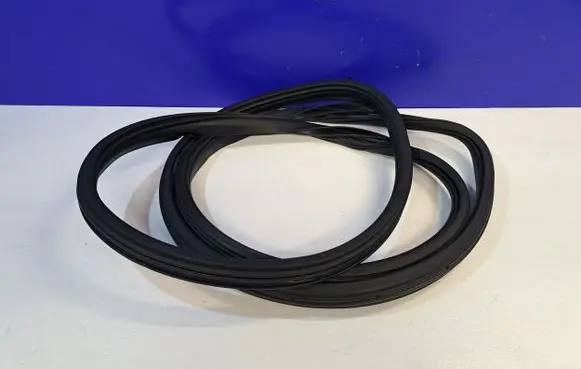 Lincoln Navigator Rubber seal front coupe door 