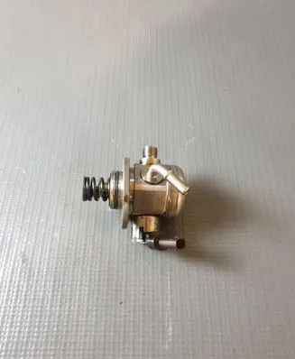 Opel Mokka B Fuel injection high pressure pump 9830305880 0261520710