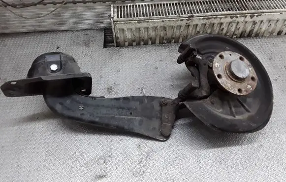 Rear wheel hub spindle/knuckle