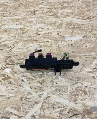 Volkswagen Golf IV Fuse box set 8l0941822