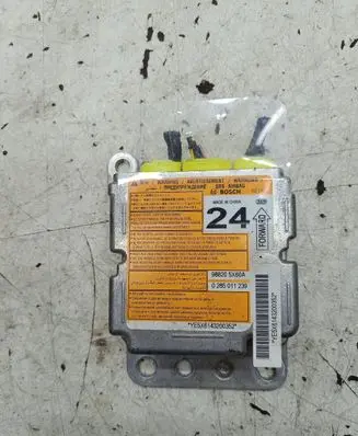 Nissan Navara D40 Airbag control unit/module 988205X60A 0285011239 A5X614320035