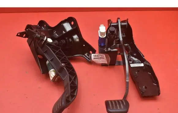 Ford S-MAX Accelerator throttle pedal 7G9N-7B633-NE