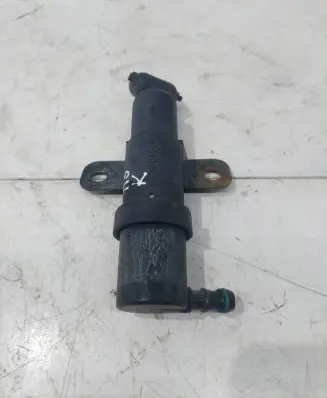 Mazda 5 Headlight washer spray nozzle 090305