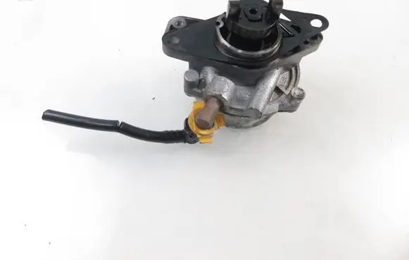 Opel Corsa C Vacuum pump 73501167