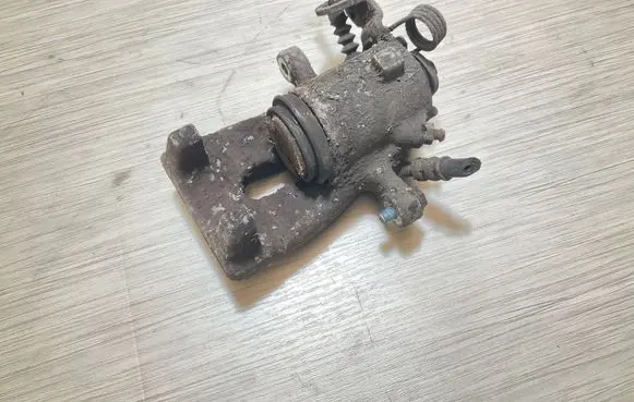 Opel Zafira B Rear brake caliper
