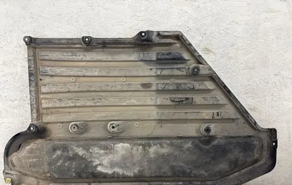 BMW 5 G30 G31 G38 Center/middle under tray cover 7455536