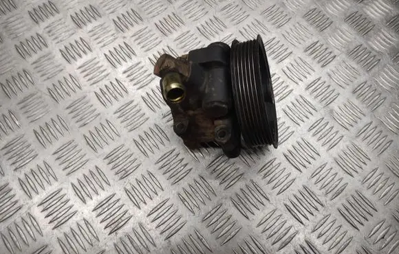 Ford Focus Power steering pump XS4E3A733AC