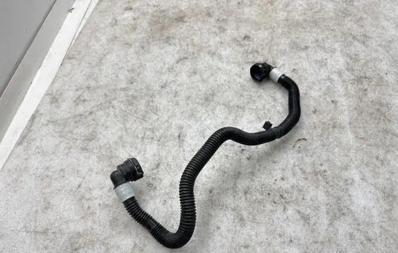 Tesla Model Y Electric car engine cooling hoses/pipes 163159600B