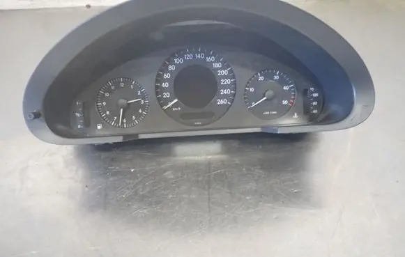 Mercedes-Benz E W211 Speedometer (instrument cluster) A2115403347