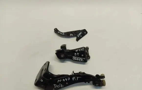Mercedes-Benz Vito Viano W447 Sliding door upper roller guide/hinge w4479375032