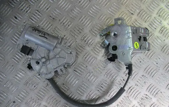 Porsche Cayenne (92A) Shock absorber/damper mounting bracket 760827887