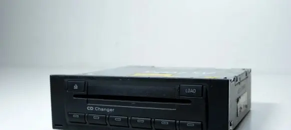 Audi A4 S4 B7 8E 8H CD/DVD changer 8E0035111D